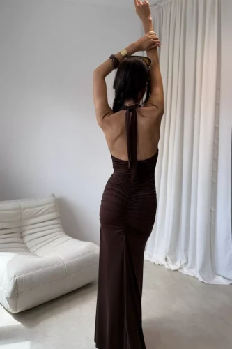 adeline-sukienka-maxi-w-kolorze-brazowym (2).webp