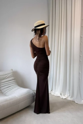bellina-sukienka-maxi-w-kolorze-brazowym (2).webp